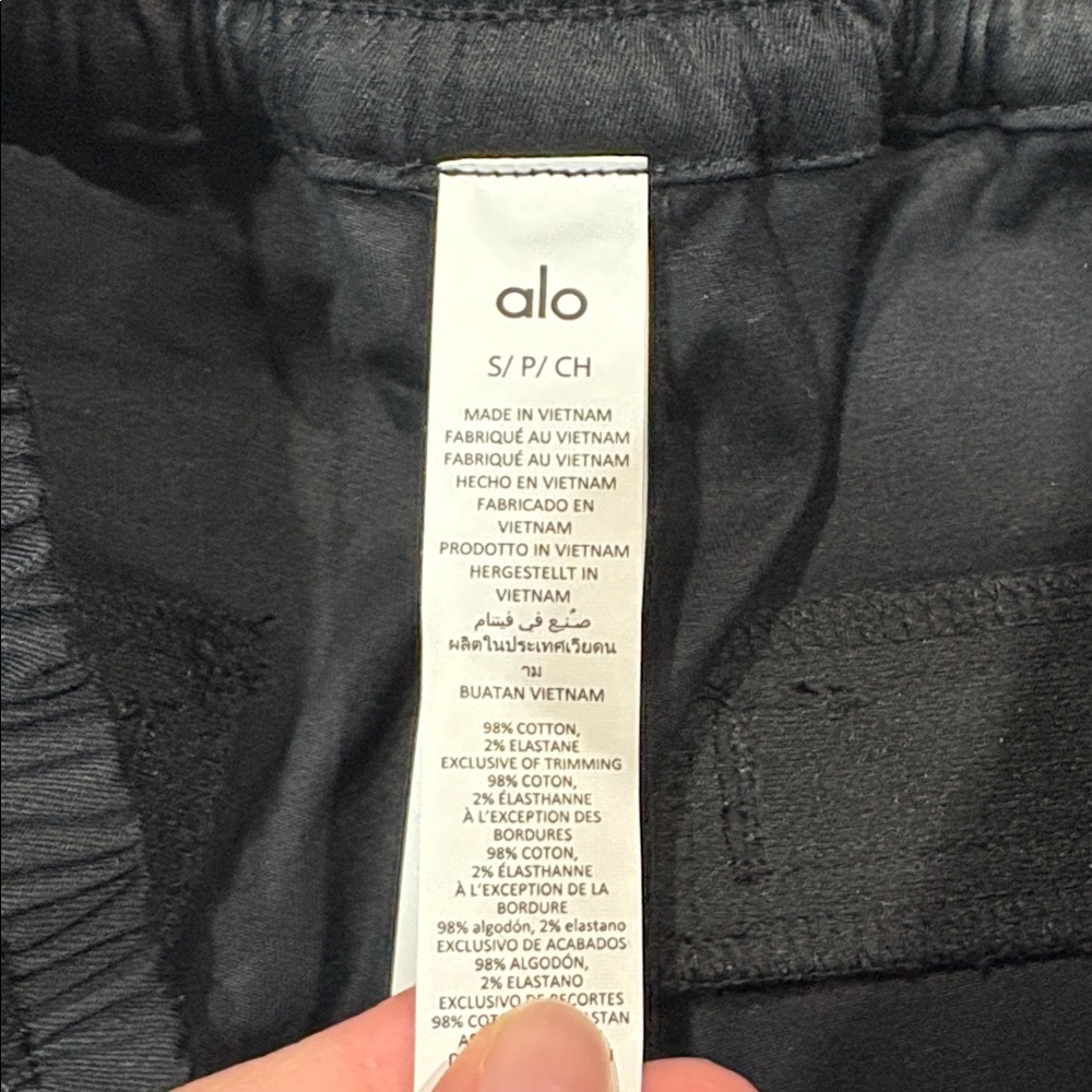 Alo Yoga Black High-Waist Night Out Cargo Trousers - Picture 3 of 9